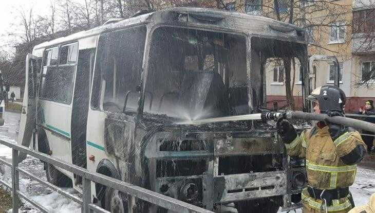 Сгорел автобус в Томске