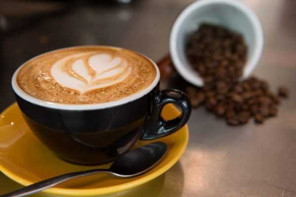 Популярные бодрящие напитки утренние по степени содержания кофеина