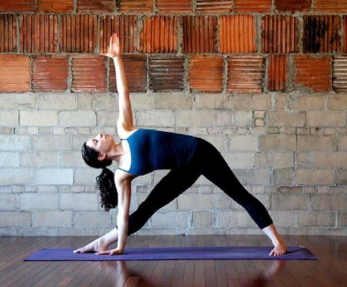 Легкие позы йоги, чтобы избавиться от гормонов стресса