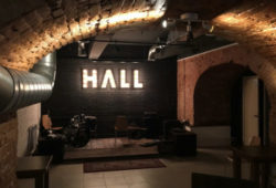Hall Bar - бар, паб и кафе с концертным залом